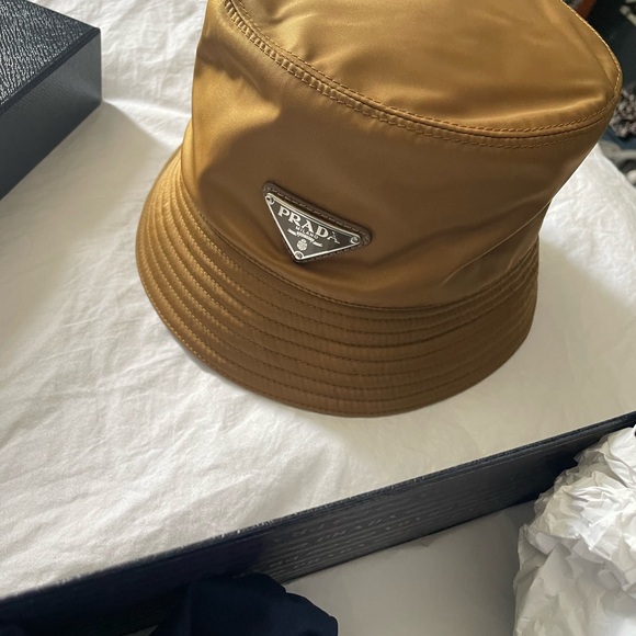 Large Prada bucket hat - Picture 4 of 5